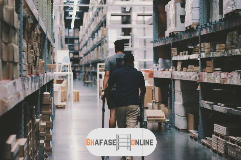 کارمندان انبار با رعایت اصول انبارداری